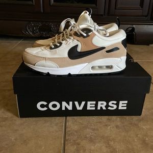 Women’s NIKE AIR MAX 90 Futura Casual Shoes